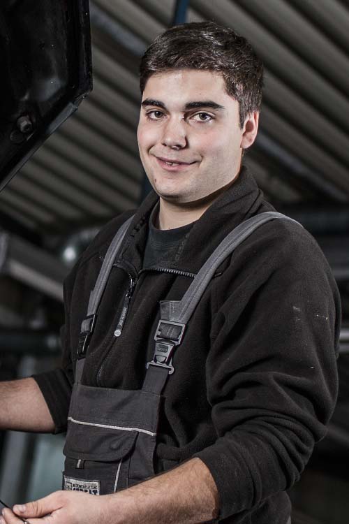 Robin Stoll – KFZ-Mechatroniker Robin Stoll – KFZ-Mechatroniker