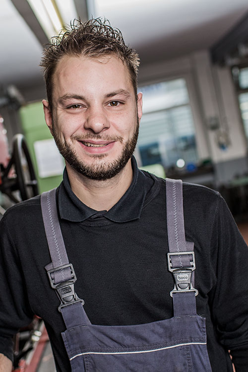 Tobias – KFZ-Mechatroniker Tobias – KFZ-Mechatroniker